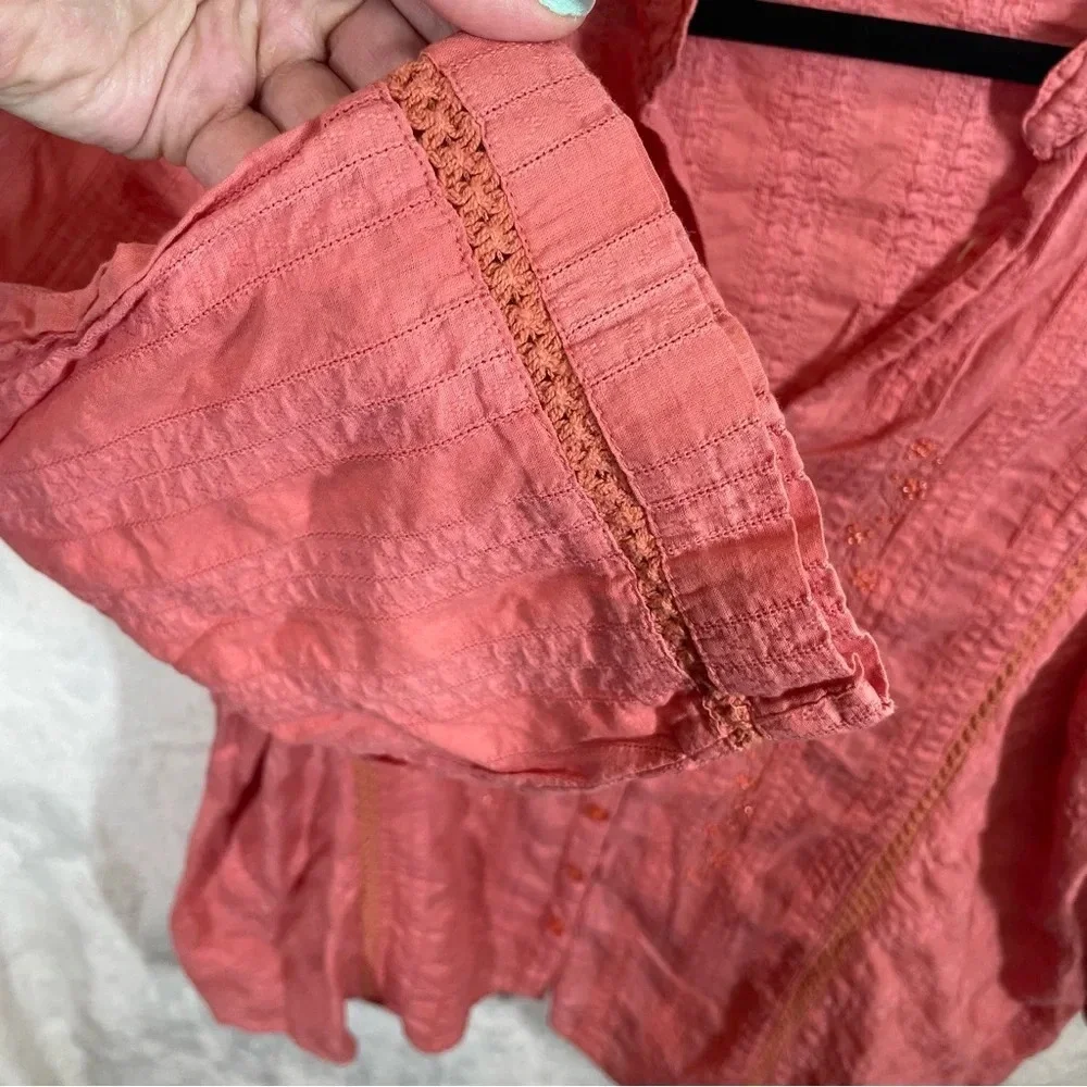 Quizz woman casual button down shirt coral pink beaded floral coastal cotton 22